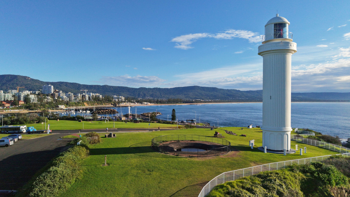 Flagstaff Point Lighthouse overlooking Wollongong Harbour