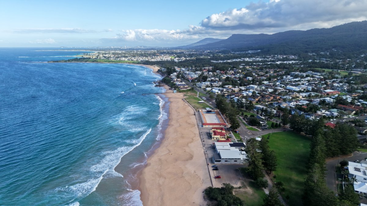 Aerial view of Thirroul Beach, the starting point for the Thirroul to Wollongong coastal ride