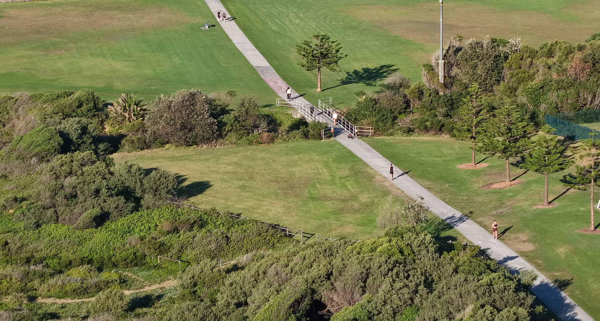 Aerial view of the Woonona coastal cycleway passing through parkland on the Thirroul to Wollongong ebike ride.