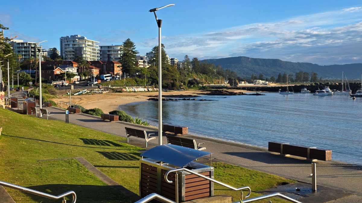 Wollongong Inner Harbour, coastal cycleway and Illawarra escarpment